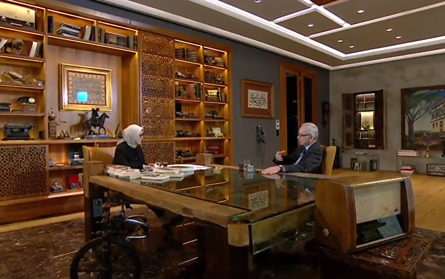 Ayşe Böhürler'in sunumuyla gerçekleşen Türk Kahvesi programı her pazar 11.10'da TVNET ekranlarında yayınlanıyor.