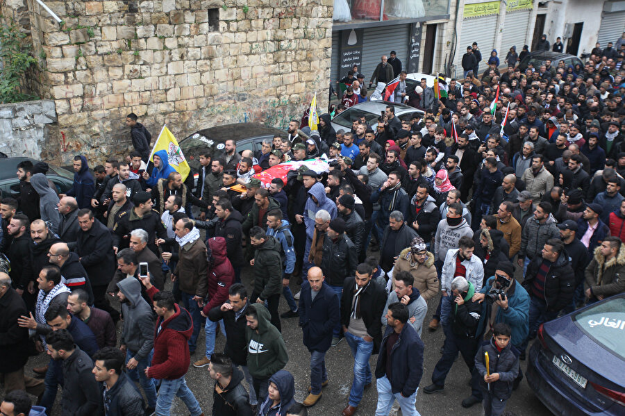 İsrail askerlerinin, ekim ayında şehit ettiği İlyas Yasin'in (22) cenazesi Filistin makamlarına teslim edildi.