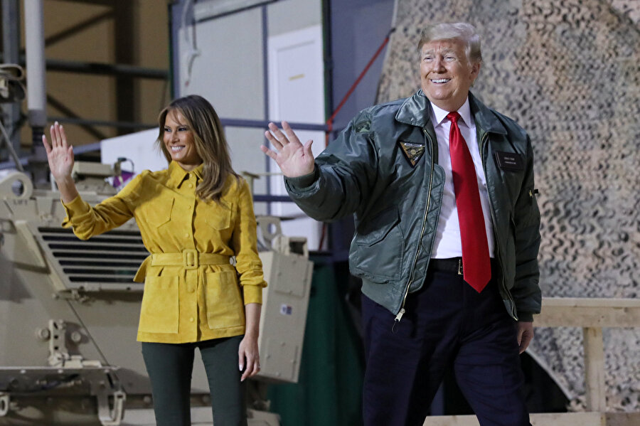 ABD Başkanı Donald Trump ve eşi Melania Trump, geçtiğimiz günlerde Irak'ta bulunan ABD'li askerlere bir ziyaret gerçekleştirmişti.