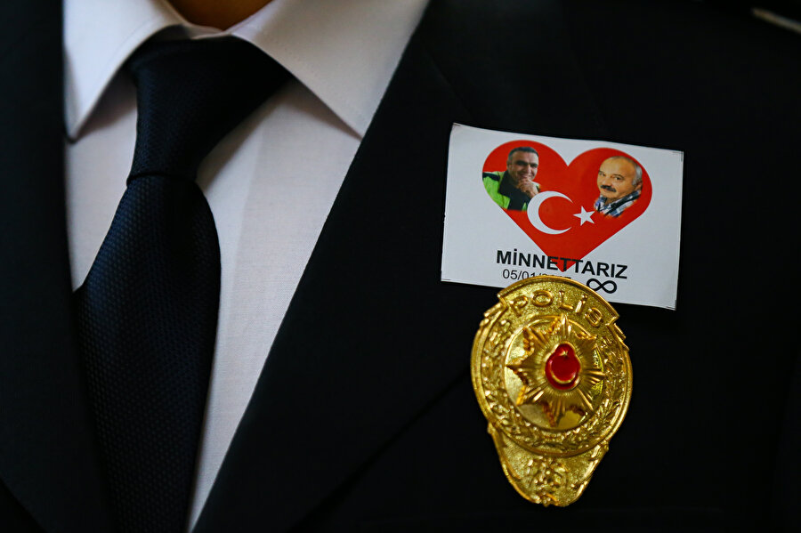 İzmir'de, iki yıl önce terör örgütü PKK mensuplarınca adliyeye düzenlenen saldırıda olası bir faciayı canı pahasına engelleyen şehit polis memuru Fethi Sekin ile mübaşir Musa Can için İzmir Adliyesi'nde anma töreni düzenlendi.