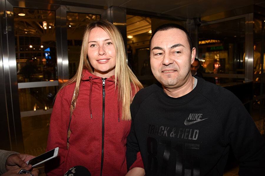 Serdar Ortaç'ın eşi Chloe Loughnan bir süre önce trafik kazası geçirmişti. Son zamanlarda eşiyla yaşadığı sıkıntılarla gündeme gelen Ortaç kardeşinin hastalığı ile büyük üzüntü yaşadı.