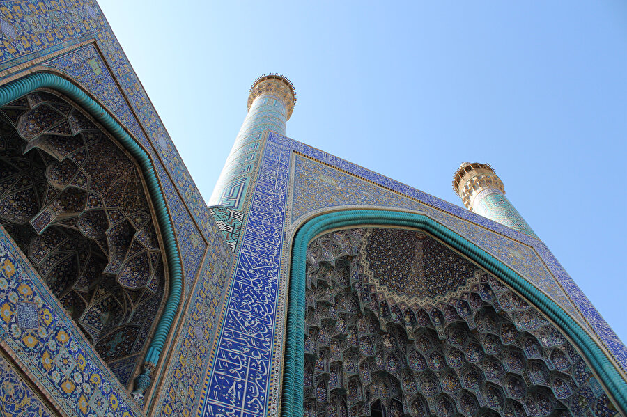 Safevî mimarisinin önemli örneklerinden İsfehan’da bulunan Mescid-i Şâh (Fotoğraf: Yusuf Sami Kamadan)