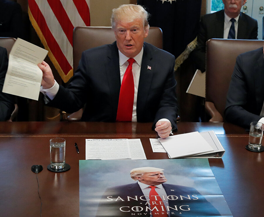 Trump, Kongre'de yaptığı basın açıklamasında da posteri göstermişti.