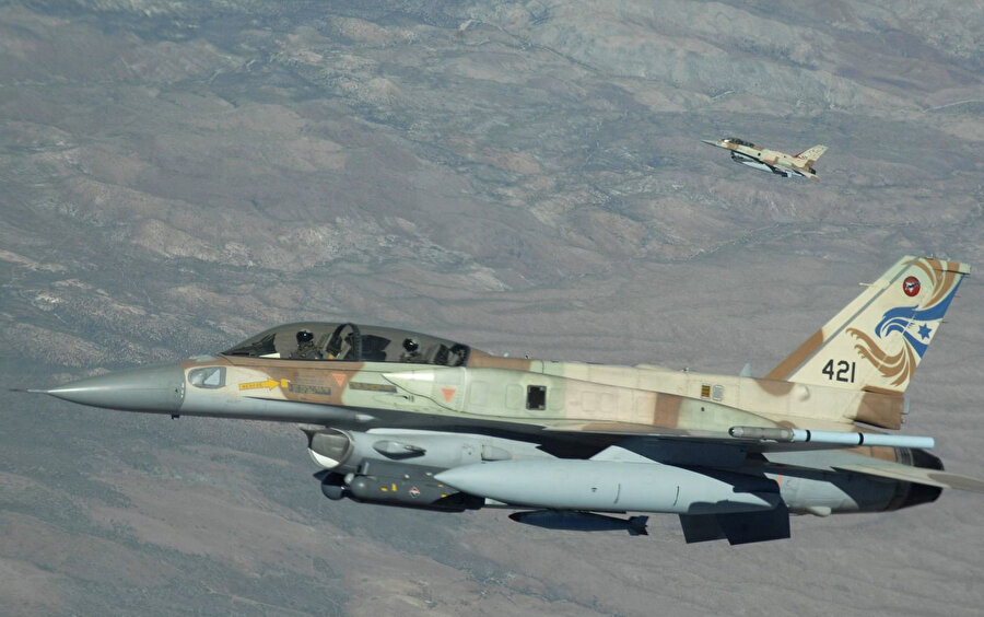İsrail savaş uçakları, Sina'yı sıklıkla bombalıyor.