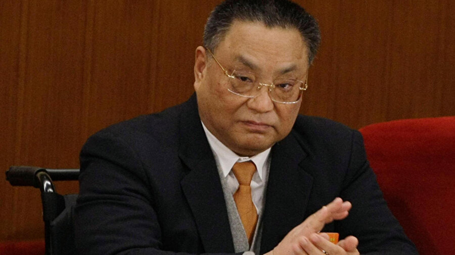 Deng Pufang, Çin'in biraz frene basması gerektiğini savunuyor.