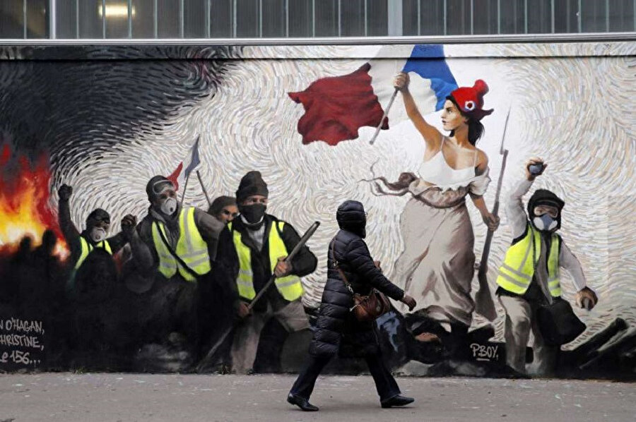  Fransa'da Sarı Yelekliler'in 17 Kasım'da akaryakıt vergisine getirilen artışa tepki olarak başlayan gösterileri ülke çapında hükümeti protesto eylemlerine dönüşmüştü.