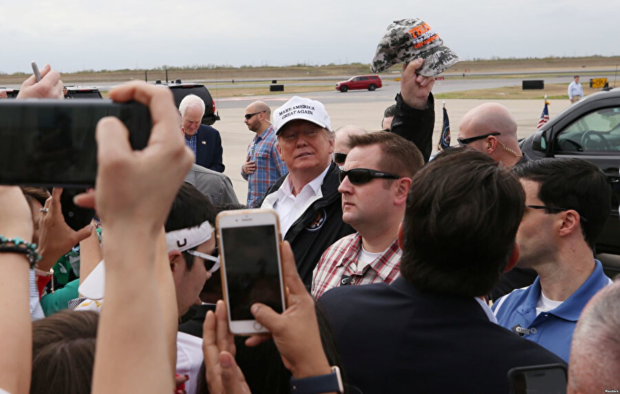 Meksika sınırına duvar örülmesi gerektiği ve bunun için de bütçeden ödenek verilmesi gerektiği konusunda ısrarlı olan ABD Başkanı Donald Trump Teksas eyaletinin sınır kenti McAllen’a gitti.