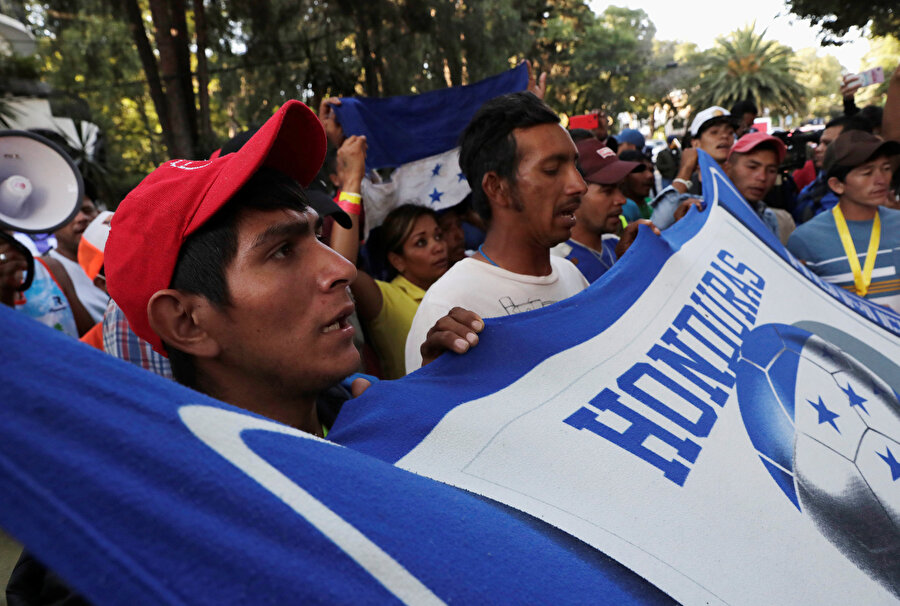 Honduras'tan 600 kişilik bir grubun daha ABD'ye doğru yola çıktığı öğrenildi.