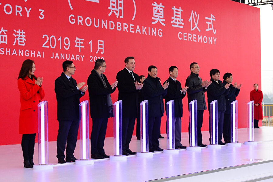 Musk'ın Çin'e bu seferki ziyaret sebebi Gigafactory 3'ün temel atma töreni. 