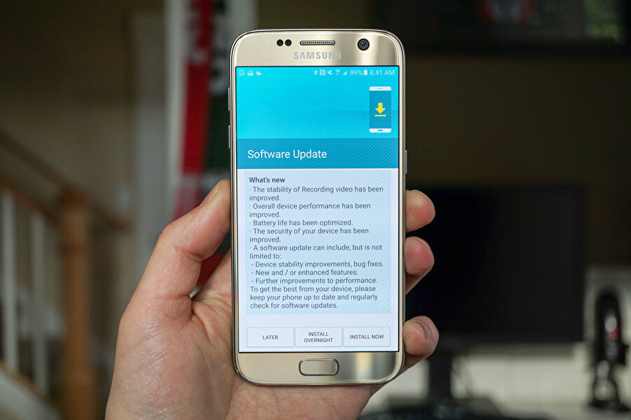Samsung Galaxy S7'nin yeni güncellemesine Ayarlar / Hakkında / Sistem Güncellemesi yolu üzerinden erişebilmek mümkün.