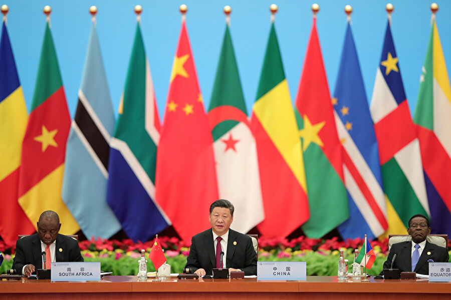 Çin Devlet Başkanı Xi Jinping ve Güney Afrika Devlet Başkanı Cyril Ramaphosa, Çin Halk Cumhuriyeti Büyük Salonunda Çin-Afrika İşbirliği 2018 Pekin Zirvesi'ne katılmıştı.