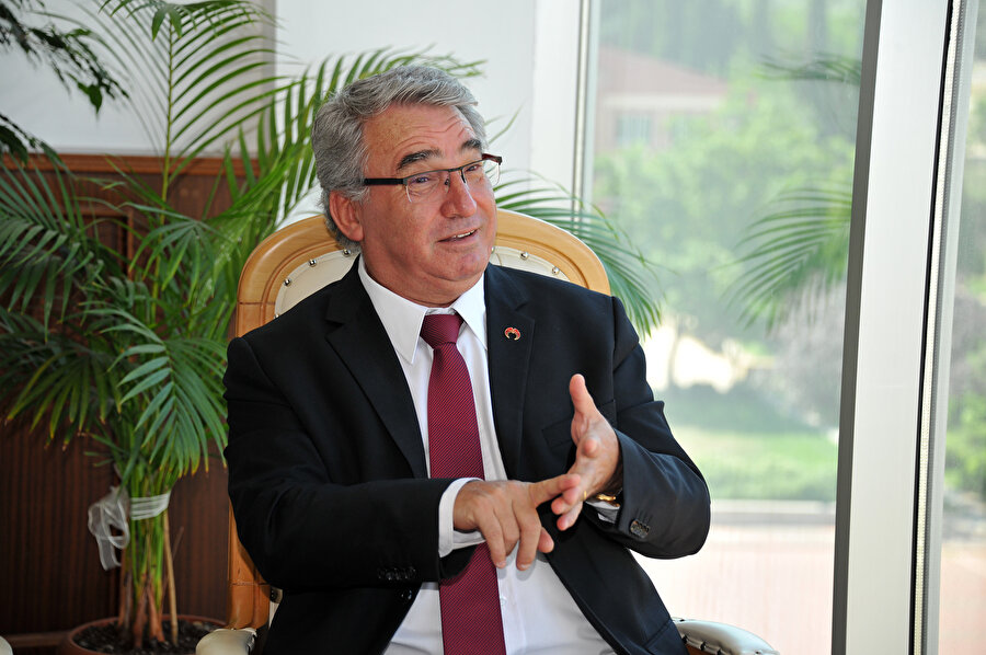 Prof. Dr. Cumhur Çökmüş