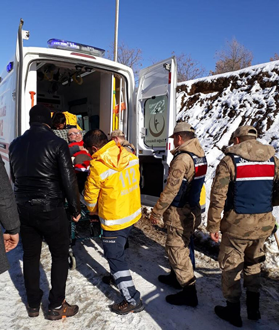 2 kilometrelik yol yaklaşık 1 saatlik yürüyüşün ardından aşıldı.