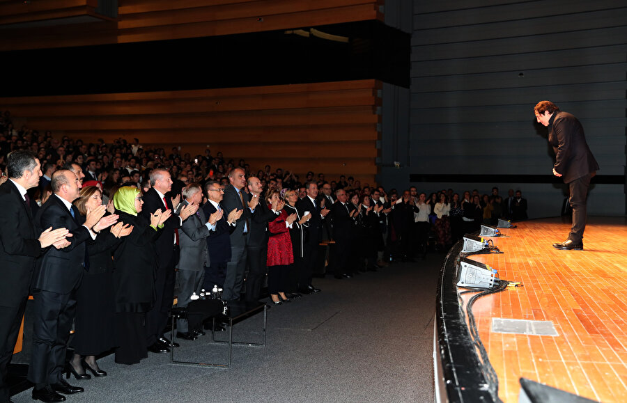 Konser sonrası Erdoğan dahil konuklar, Fazıl Say'ı ayakta alkışladı.