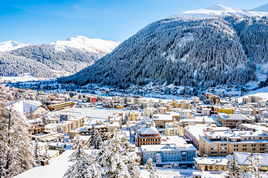 Dünya Ekonomik Forumu İsviçre'nin kayak merkezi Davos'ta düzenleniyor.