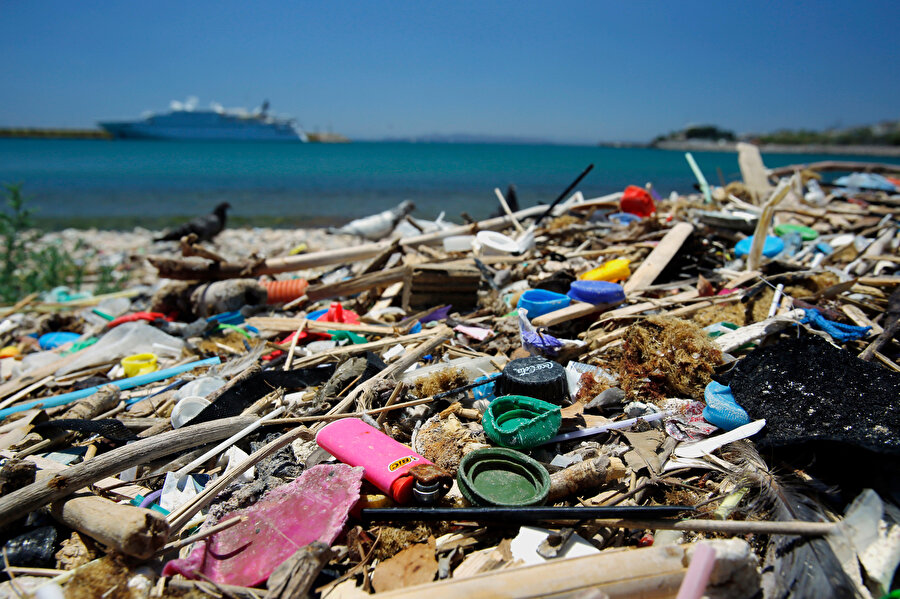 Dünya Doğayı Koruma Vakfı (WWF) raporunda, Akdeniz'in plastik kirliliği seviyesi en yüksek denizlerden biri olduğunu açıklamıştı.