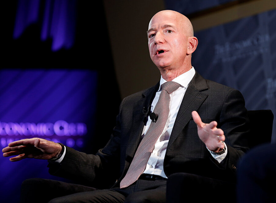 markasını en iyi temsil eden üst yönetici de Amazon CEO'su Jeff Bezos oldu. 