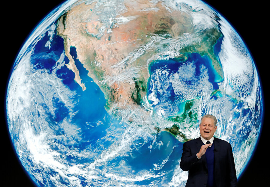 Eski ABD Başkan Yardımcısı ve İklim Gerçekliği Proje Başkanı Al Gore, 22 Ocak 2019'da İsviçre'nin Davos kentinde düzenlenen Dünya Ekonomik Forumu (WEF) yıllık toplantısında bir konuşma gerçekleştirdi. 