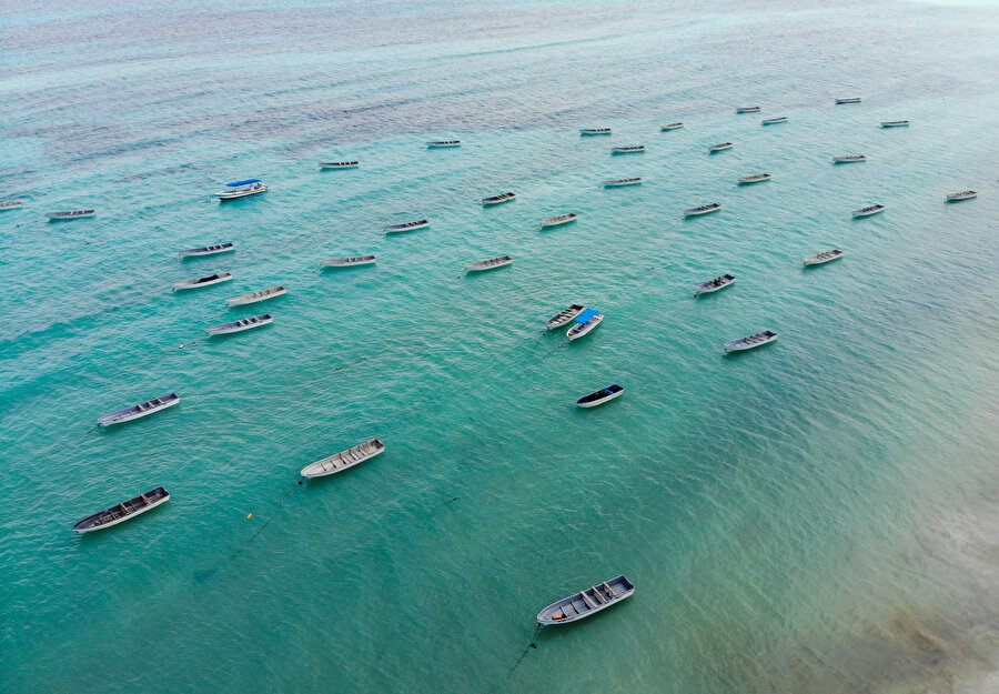 Tertemiz deniziyle dikkati çeken Zanzibar.