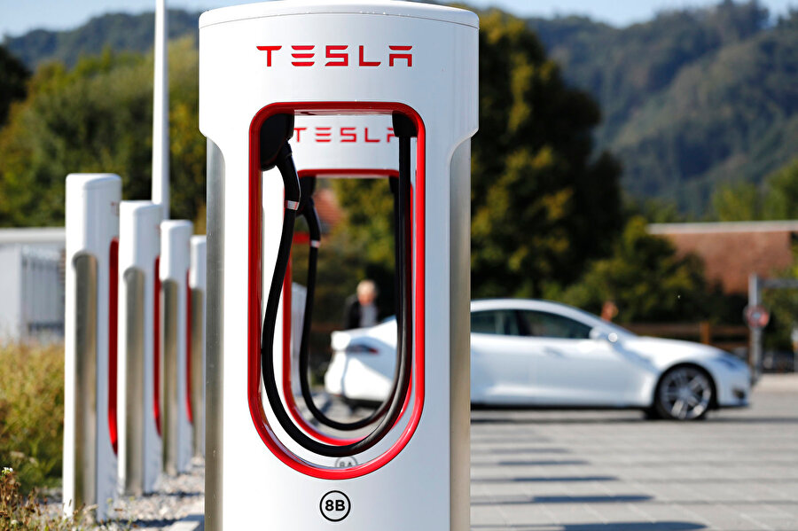 Tesla Supercharger istasyonları, birçok farklı açıdan 'geleceğin teknolojisi' olarak nitelendiriliyor. 