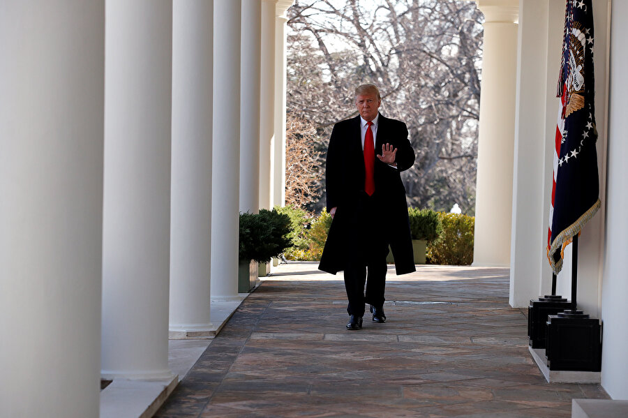 ABD Başkanı Donald Trump, Beyaz Saray'da görünüyor.