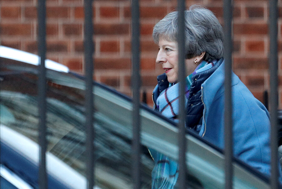 İngilizlerin, Başbakan May'e güven oranı yüzde 35.