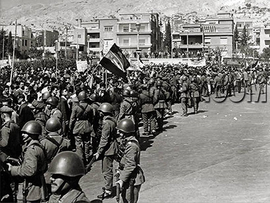 Baasçı subay Ziad Hariri önderliğinde 8 Mart 1963 yılında yapılan darbe sırasında Suriye askerleri Şam sokaklarında.