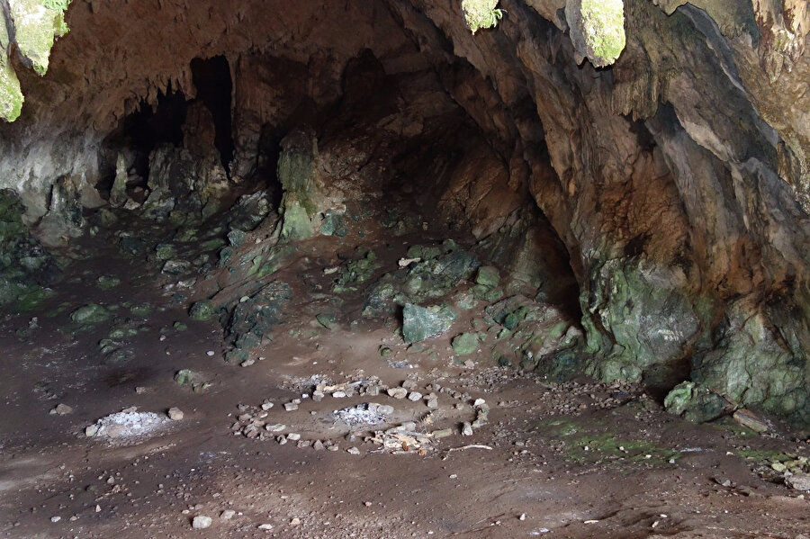 Güney Afrika'daki bir mağarada bir buçuk milyon yıl önce kontrollü ateş kullanıldığına dair izlere rastlanmıştı.