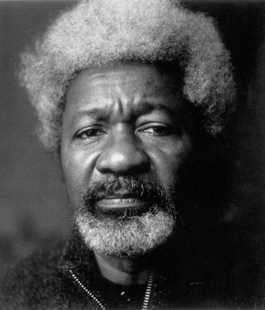 Wale Soyinka, yakaladığı başarıyla, dünya çapında adından söz ettiren ilk Afrikalı yazardır.