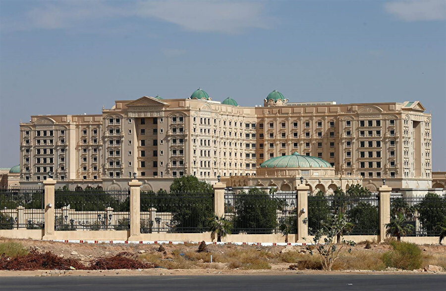 Zanlıların üç ay boyunca tutulduğu Riyad'daki Ritz-Carlton Oteli.