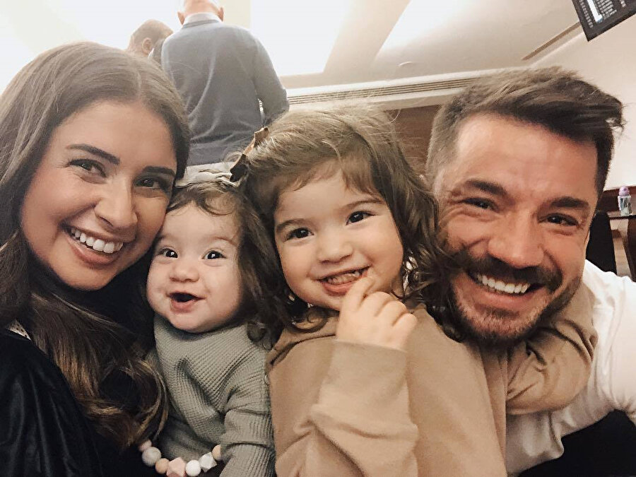 Buse Terim kızları ve eşi.