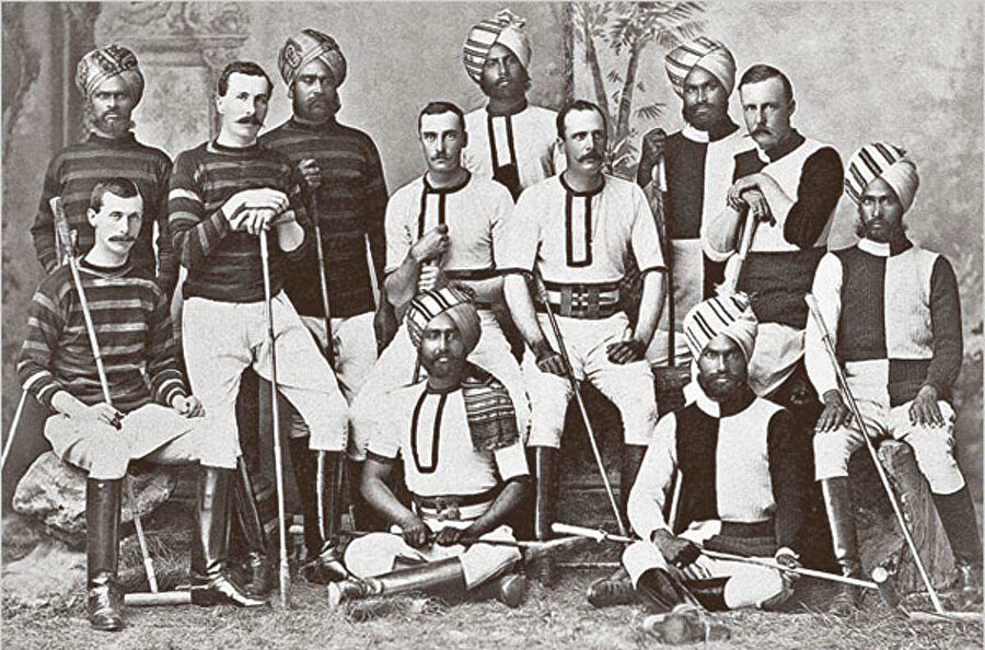 İngilizlerin Hindistan'da kurduğu polo takımının bir fotoğrafı.