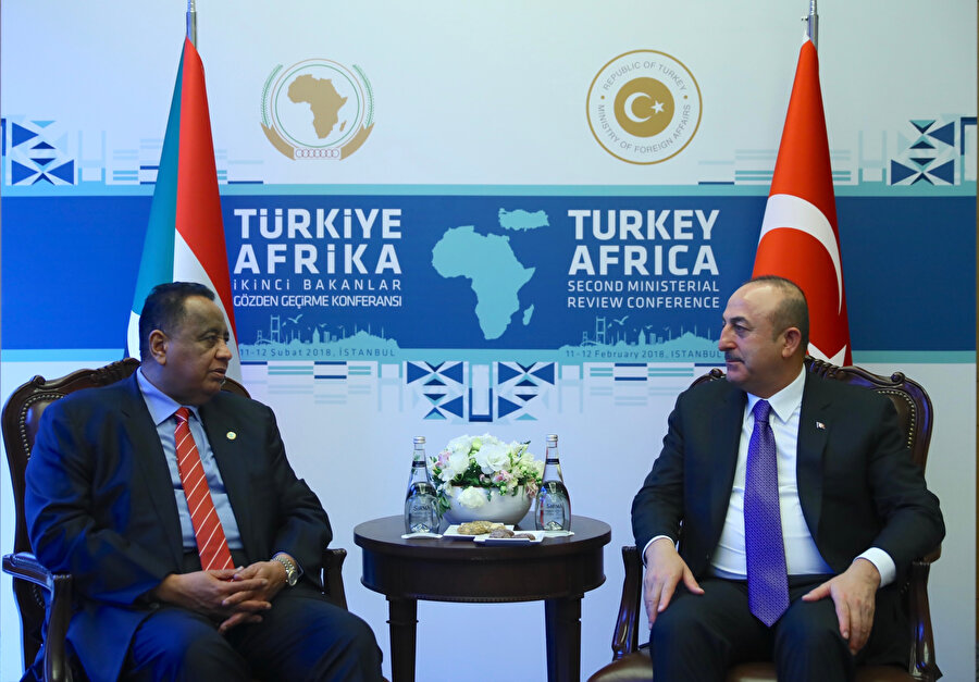 Dışişleri Bakanı Mevlüt Çavuşoğlu, Türkiye Afrika İkinci Bakanlar Gözden Geçirme Konferansı’na katılmak üzere İstanbul’a gelen Sudan Dışişleri Bakanı İbrahim Ahmed Abdelaziz Ghandour ile bir araya gelmişti.