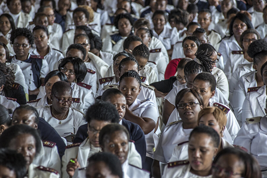 Uluslararası Hemşireler Günü dolayısıyla bir araya gelen Afrikalı hemşireler.