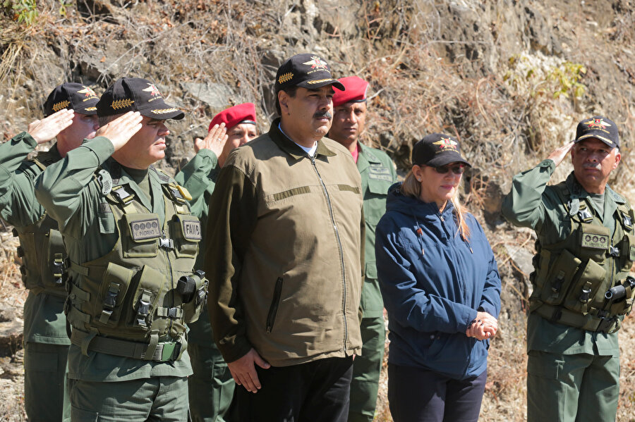 Venezuela Devlet Başkanı Maduro, askerlerle bir araya gelmişti.