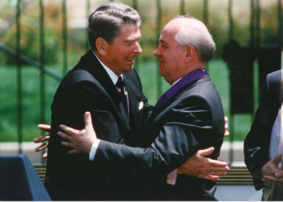 ABD Başkanı Ronald Reagan -Sovyetler Birliği lideri Mihail Gorbaçev 