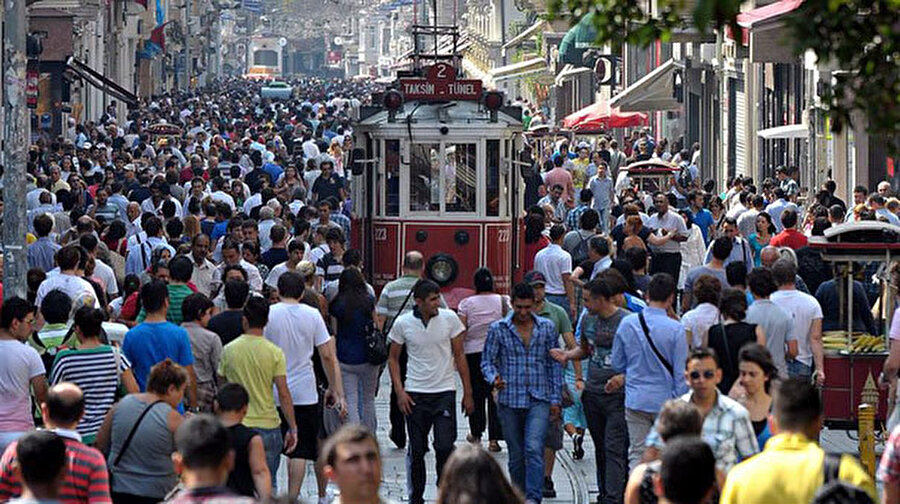 İstanbul, 15 milyon 67 bin 724 nüfusla Türkiye'nin en kalabalık şehri oldu.