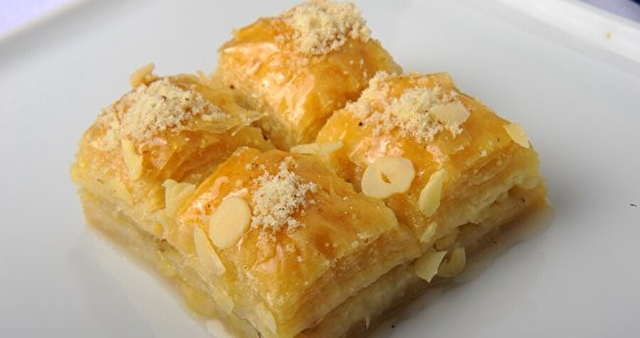 Esnaf Cemal Görkem ise kentin eski tatlılarından sütlü Nuriye'yi ailece severek tükettiklerini söyledi.