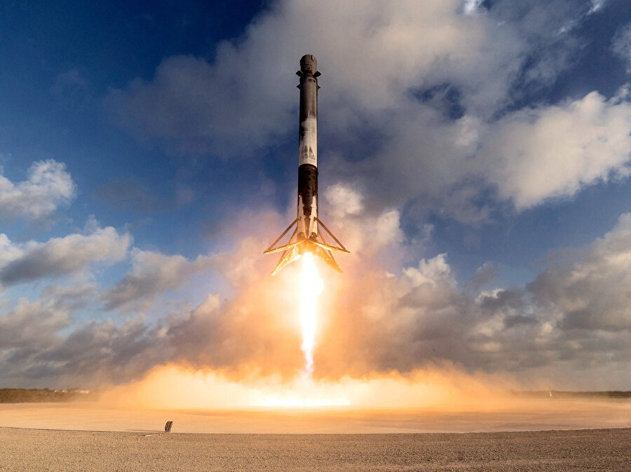 SpaceX ve Boeing, uzay konusundaki yatırımlarını günden güne artırıyor.