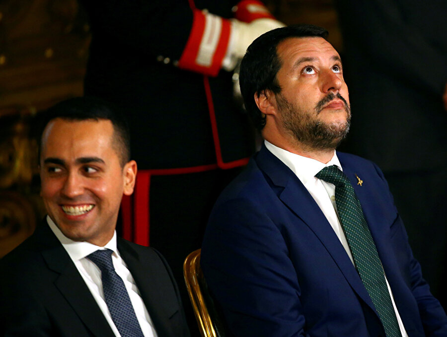 Başbakan Yardımcısı Luigi Di Maio ile aşırı sağcı Lig partisinin lideri ve İçişleri Bakanı Matteo Salvini