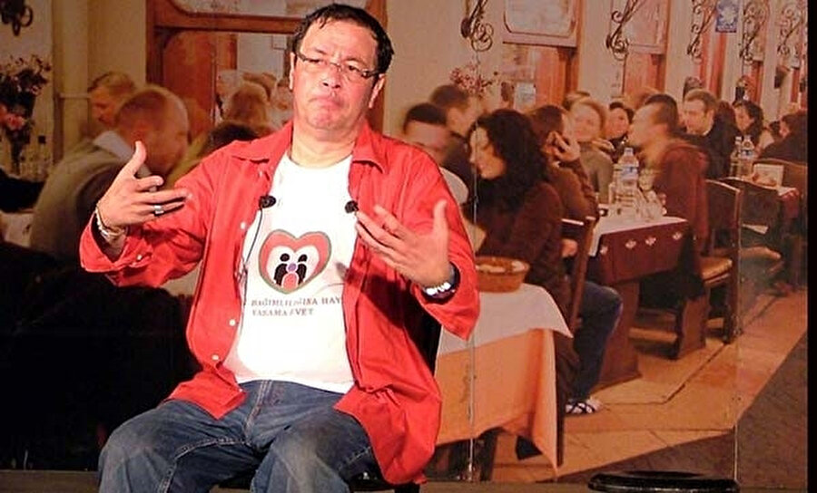 Yalçın Menteş, "Yolluk" adlı oyunuyla alkolizmle savaşa destek oldu.