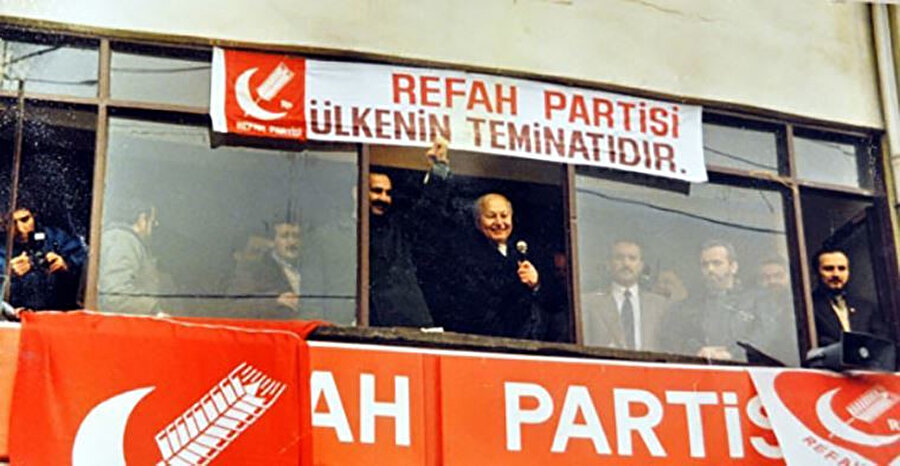 1995 seçimlerinde birinci olan parti, 1997'de Refahyol Hükümetini kurdu. 