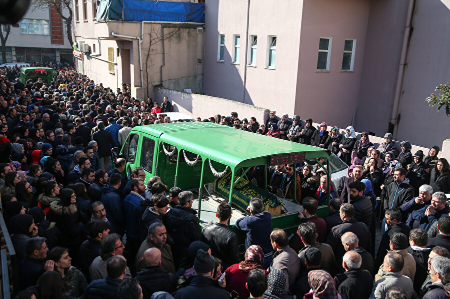 Cenazeye çok sayıda vatandaş katıldı.