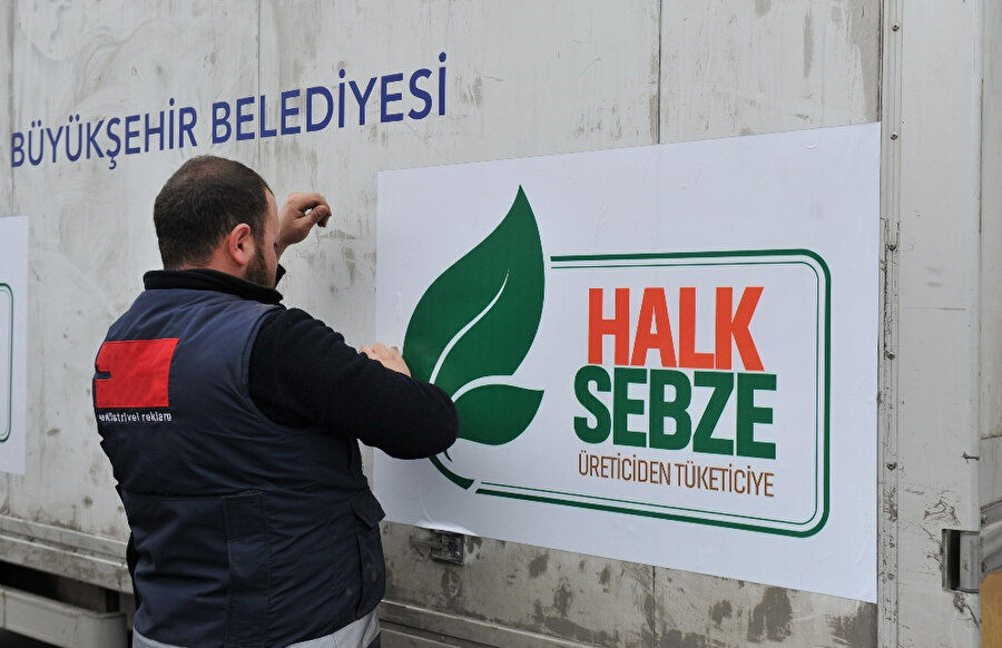 Sebze meyve fiyatlarındaki artışı önlemek amacıyla hayata geçirilecek tanzim satış için Ankara Büyükşehir Belediyesince, satış noktaları kurulmaya başlandı.