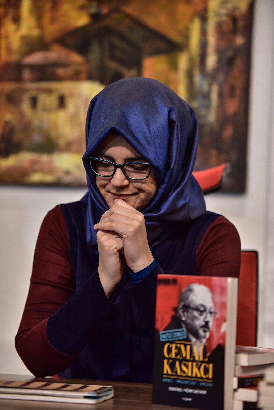 "Cemal Kaşıkçı / Hayatı-Mücadelesi-Sırları” isimli kitabın yazarları ve Kaşıkçı'nı nişanlısı Hatice Cengiz (fotoğrafta), kitabın yazılış sürecine ilişkin açıklama yapmıştı.