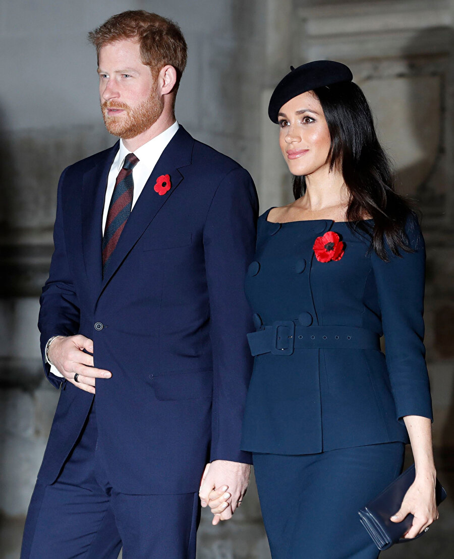 Meghan Markle ve İngiltere kraliyetinin küçük oğlu Prens Harry.