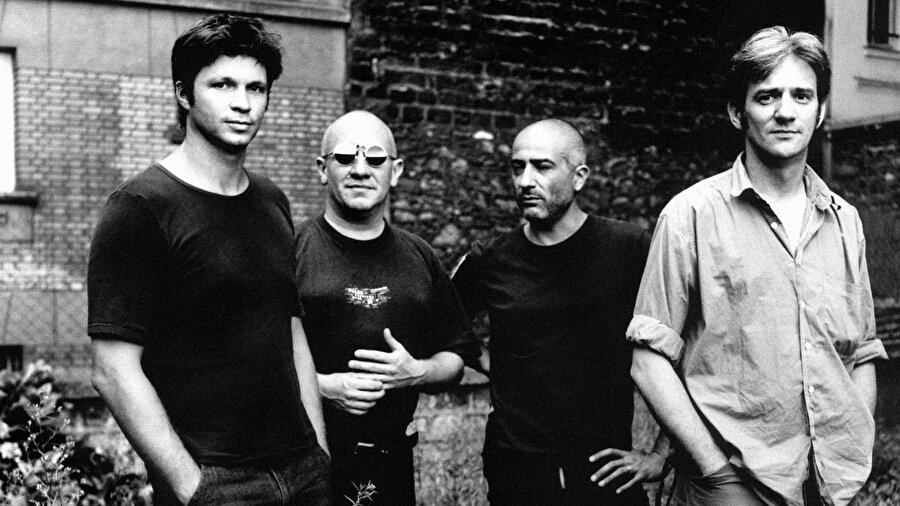 Fransız rock müzik topluluğu Noir Désir, 1983 yılında kuruldu, 2010 yılında dağıldı.