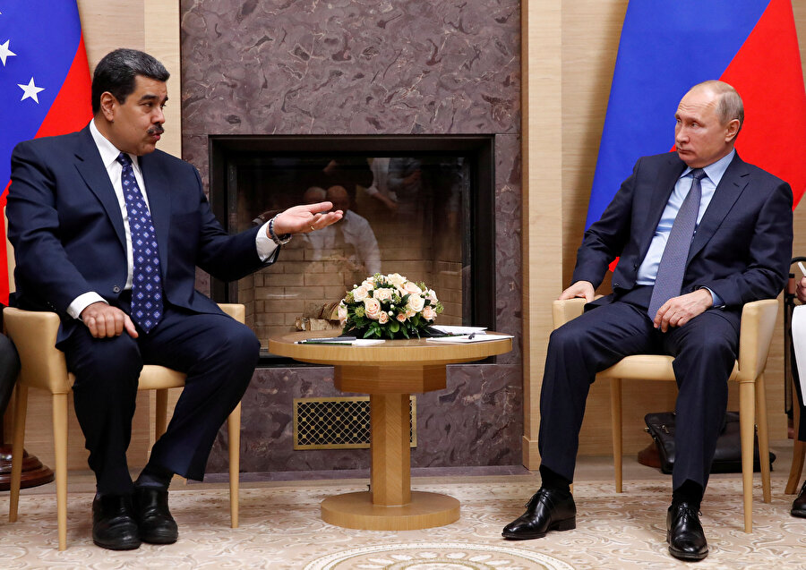 Venezuela Devlet Başkanı Maduro ve Rusya Devlet Başkanı Vladimir Putin aynı karede görünüyor.