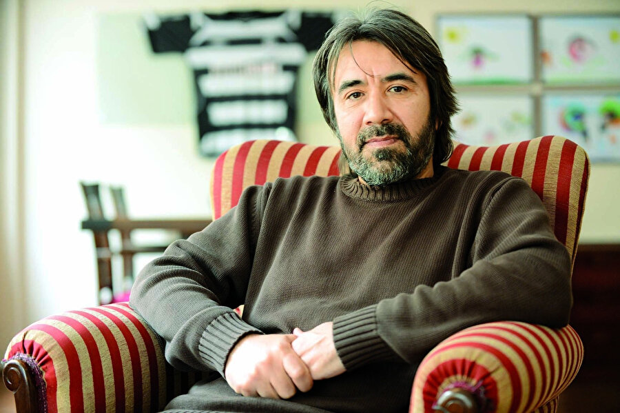 Oyuncu, senarist, yapımcı ve yönetmen olan Zeki Demirkubuz, aynı zamanda kitap yazdı. 