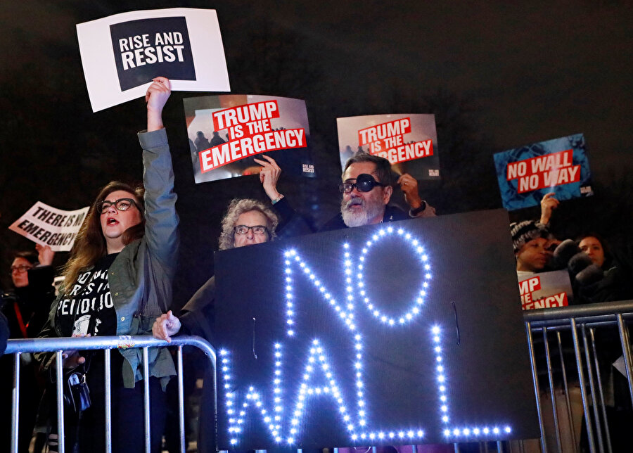Demokratlar 'duvar'ın yapılmasını istemiyor.